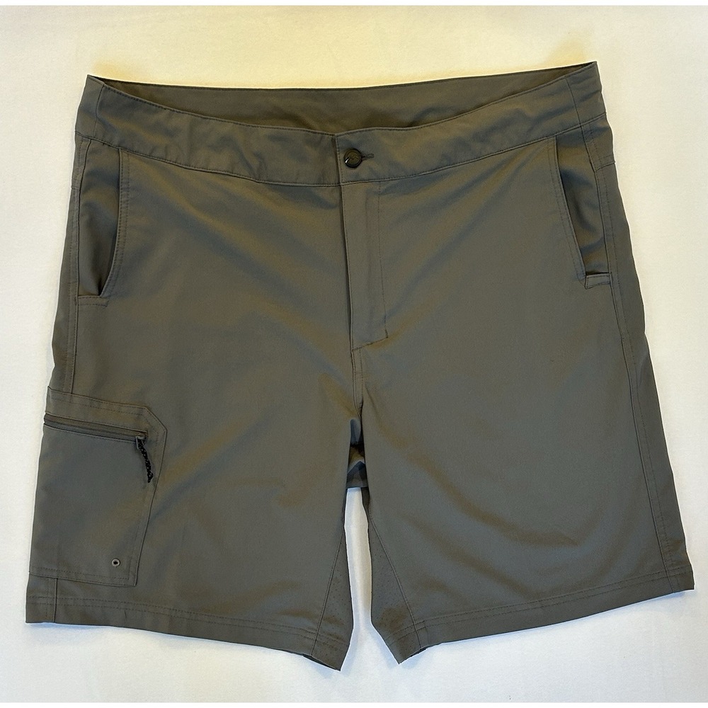 Magellan Outdoors Gray Men’s Cargo Shorts